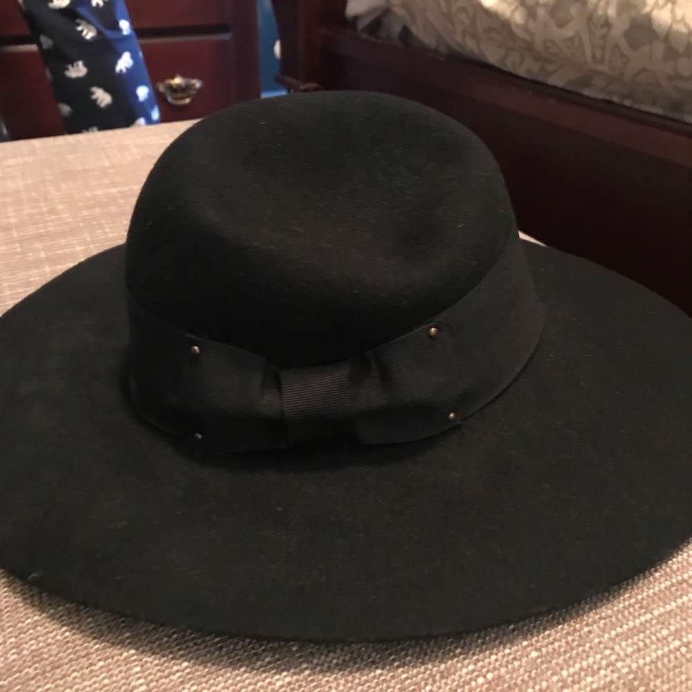 Black, felt, floppy hat
